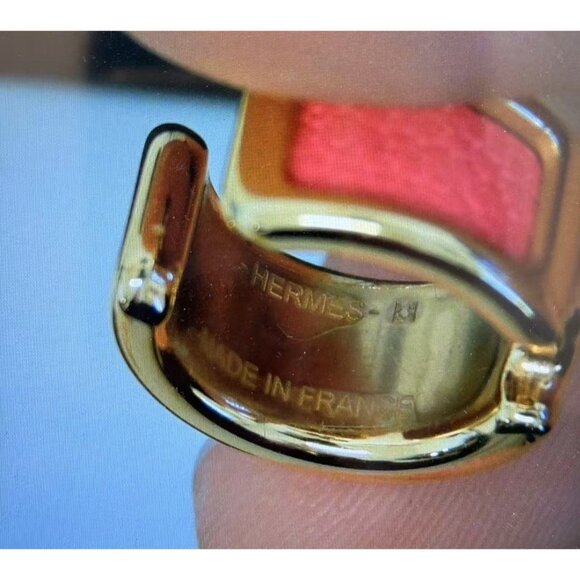 Hermès Pink Enamel & Gold Plated Clic Ear Cuff - Picture 4 of 5